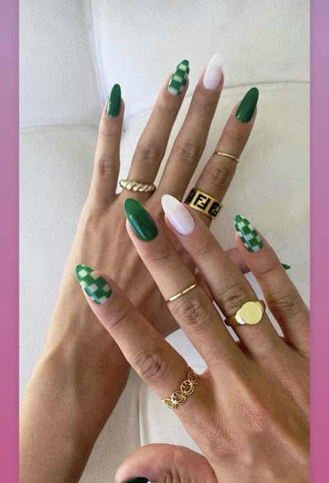 Rounded Acrylic Nails, Green Nail Art, Green Nail Designs, Long Nail Designs, Edgy Nails, Modern Nails, Metallic Nails, Nail Jewelry, Get Nails