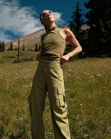 Enjoying the last bits of summer with @kellynwilson ⛰️✨ Wearing our Trailmix Pant in Zen Garden & Oasis Tank in Camp🍃 Hiking Summer Outfit, Outfit Camping, Camping Wear, Hiking Summer, Hiking Fits, Summer Hiking Outfit, Garden Oasis, Trail Mix, Hiking Outfit