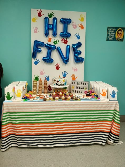 High Five Party Ideas, Hi5 Birthday Party Ideas, 5 Themed Birthday Party, I’m A Handful Birthday Party, 5th Birthday Ideas For Boys At Home, Boy Fifth Birthday Party Ideas, 5yr Birthday Party Ideas Boy, Hi 5 Birthday Cake, Hi 5 Birthday Party Ideas For Boys