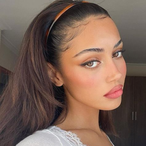 Instagram post by Cindy Kimberly • Dec 26, 2021 at 7:22pm UTC Smink Inspiration, Cindy Kimberly, Natural Makeup Looks, Girls Makeup, Pretty Makeup, Cute Makeup, Aesthetic Makeup, Up Girl, Skin Makeup