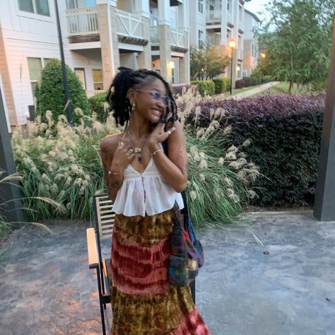 Black Hippie Aesthetic, Black Hippie Girl, Artsy Girl Aesthetic, Hippie Girl Aesthetic, Cochella Outfits, Black Hippy, Punk Style Outfits, Spiritual Fashion, Boho Fits