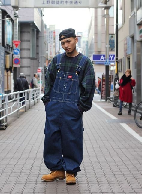 Early 2000s Streetwear Men, Overall Fits Men, 90s Male Fashion Hip Hop, Baggy Overalls Outfit Men, Overall Streetwear, Overalls Outfit Streetwear, Overalls Men Fashion 90s, 1990s Fashion Outfits, Men Overalls Outfits