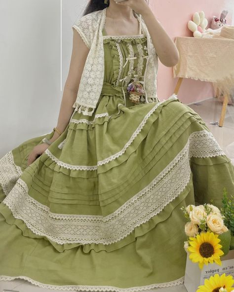 🛍️Cottagecore Lolita tea-length cotton dress in 8 colors, 110cm and 120cm available. 👉Search 'QIAMU-039' on devilinspired.com #devilinspired #cottagecore #cottagecorefashion #cottagecoredress #lolitacoord #lolitafasion Frog Core Outfit, Old Fashion Dresses Vintage Classy, Green Cottage Core Dress, Old Fashioned Dresses Vintage, Green Cottagecore, Cottagecore Outfit, Cottagecore Clothes, Cottage Core Dress, Cottagecore Outfits