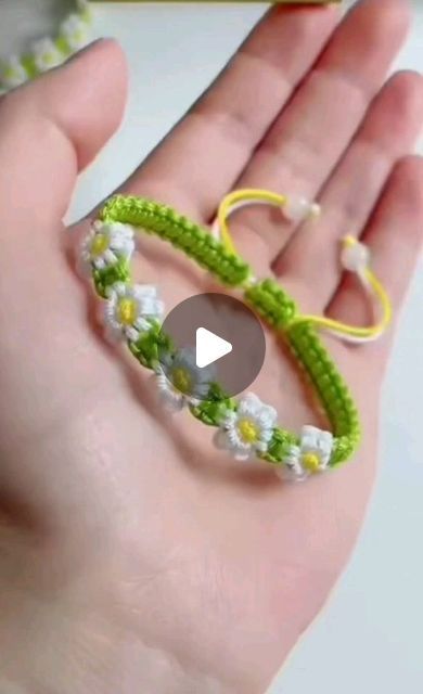 Woven Bracelets Pattern, How To Make A Beaded Bracelet, Knotting Bracelets, Diy Friendship Bracelets, Cool Friendship Bracelets, Diy Bracelets With String, Friendship Bracelets Easy, Ankle Bracelets Diy, Braided Bracelet Diy