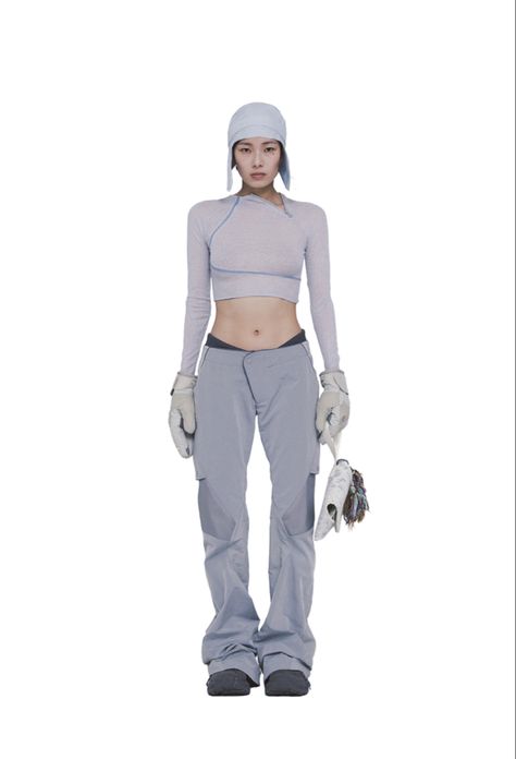 Womens Activewear Outfits, Futuristic Activewear, Sporty Futuristic Fashion, Gray Technical Activewear For Streetwear, Ss24 Activewear, Hyein Seo, Active Wear Runway, Womens Active Wear Outfits, Casual Sporty