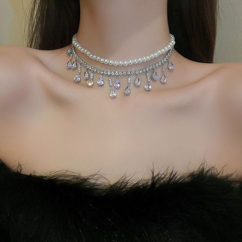 Kawaii Collection, Baroque Jewelry, Neck Pieces Jewelry, Pretty Jewelry Necklaces, Pearl Chain Necklace, Crystal Choker Necklace, Stacked Necklaces, Chic Necklace, Stil Elegant