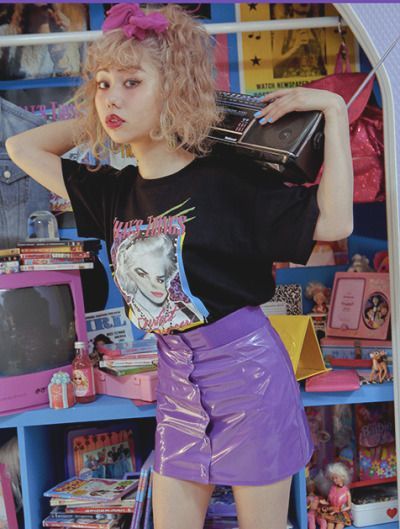 Latex Fabric, Synthwave Fashion, Fashion In Japan, 80s Inspired Outfits, Look 80s, 80s Fashion Trends, 90s Fashion Grunge, 80s And 90s Fashion, 80s Aesthetic