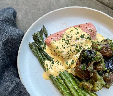 A classic preparation of salmon is olive oil poaching, paired with hollandaise sauce, this recipe is sure to please! Salmon Hollandaise, Hollandaise Recipe, Salmon Species, Smoked Tuna, Homemade Hollandaise Sauce, Spot Prawns, Crispy Baked Potatoes, Poached Salmon, Albacore Tuna