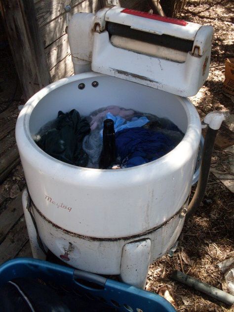 This wringer washing machine has been going strong for well over 50 years of use. Antique Washing Machine, General Electric Refrigerator, Vintage Washing Machine, Wringer Washer, Antiques Repurposed, Old Washing Machine, Water Power, Vintage Stoves, Laundry Washing Machine