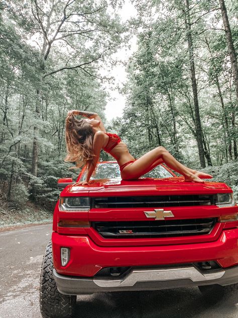 Cowgirl Photoshoot, Truck Pics, Western Photoshoot, Seductive Photos, Chevy Girl, Senior Photography Poses, Car Poses, Insta Photos, Lifted Chevy Trucks