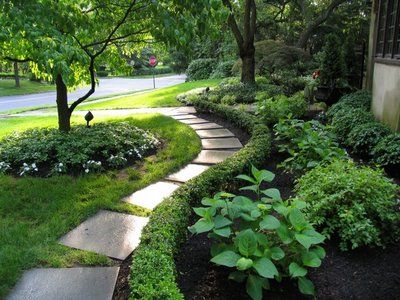 Boxwood Landscaping, Boxwood Hedge, Areas Verdes, Front Landscaping, Home Landscaping, Garden Pathway, Interior Modern, Plants And Flowers, Gorgeous Gardens