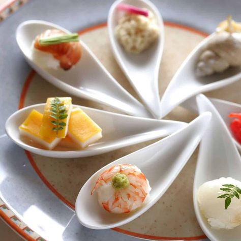 Amuse Bouche Ideas, Easy Cold Finger Foods, Fine Dining Starters, Fine Dining Appetizers, 7 Course Meal, One Bite Appetizers, Best Party Appetizers, Food Meaning, Canapes Recipes