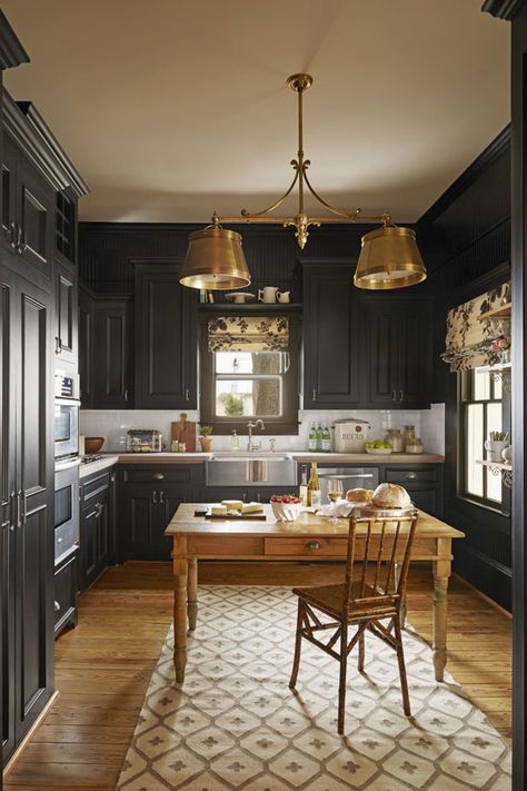 Black furniture, black islands, black fridges, and more beautifully complement country kitchen staples like white farmhouse sinks, neutral subway tiles, exposed brick walls, and reclaimed wood. And don't even get us started on how striking black shiplap looks! Model Dapur, Black Farmhouse, Butcher Blocks, Fresh Kitchen, Kitchen Black, Victorian Farmhouse, Kitchen Paint Colors, Kitchen Farmhouse, Black Kitchen