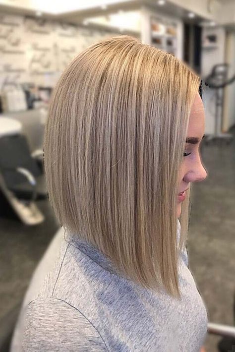 One Length Triangular Haircut, Triangular One Length Above The Shoulder, Triangle One Length Haircut, Angular Bob Haircut, Triangular Graduation Haircut, Triangle Bob Haircut, Long Graduation Haircut, Triangular One Length Haircut, Square Graduation Haircut