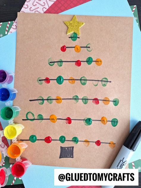 Christmas Finger Painting, Fine Motor Christmas, Finger Print Tree, Christmas Tree Craft, Xmas Games, Fingerprint Tree, Thumb Prints, Christmas Traditions Family, Tree Craft