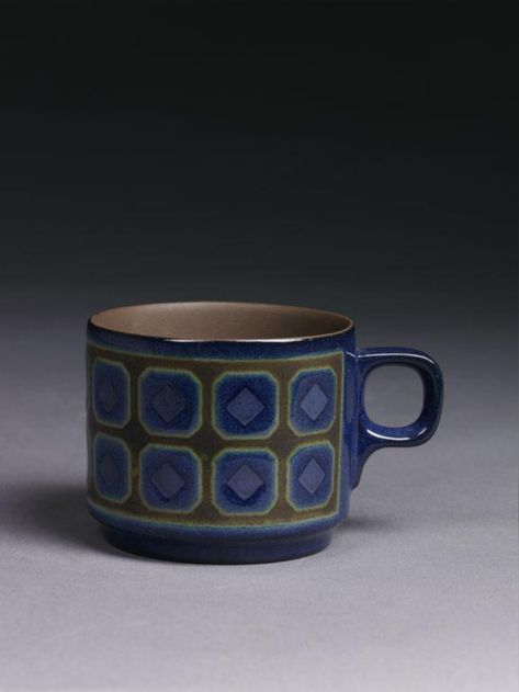 Mug | Clappison, William John | V&A Explore The Collections Retro Cups, John Clappison, Hornsea Pottery, Pottery Design, Vintage Ceramics, Mid Century Pottery, Deco Retro, Ceramics Pottery Art, Clay Art Projects