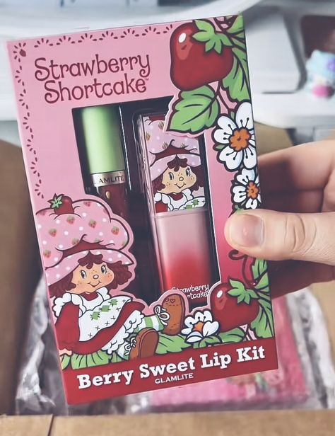 Strawberry Makeup Products, Strawberry Shortcake Makeup, Strawberry Things, Berry Shortcake, Strawberry Shortcake Cartoon, Strawberry Shortcake Characters, Sweet Lips, Vintage Strawberry Shortcake, Fancy Makeup