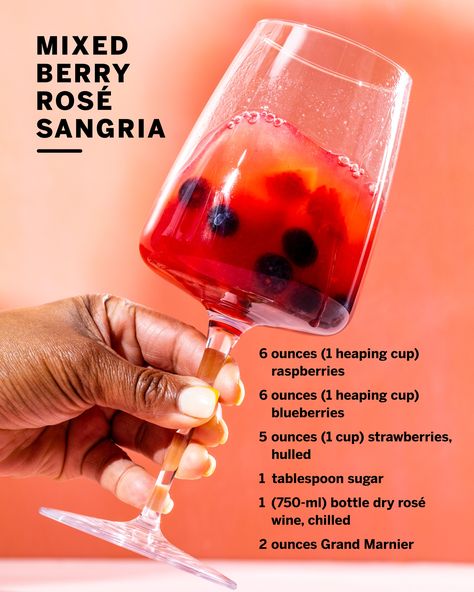 Rosé Sangria, Sangria Drink, Red Sangria Recipes, Fruit Sangria, Berry Sangria, Adult Beverages Recipes, Rose Sangria, Rosé Wine, Pretty Cocktails