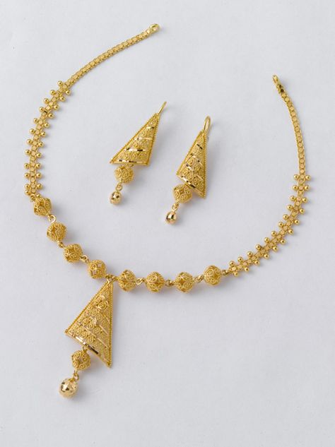 Beautiful Necklace set only from the gold factory: 1  Necklace - 9.000 gm Rs.32100/- Earrings - 3.500 gm Rs.12500/- Afrikaanse Mode, Gold Jewelry Simple Necklace, Gold Mangalsutra Designs, Gold Necklace Indian Bridal Jewelry, Gold Jewelry Stores, Wedding Jewellery Collection, Gold Bride Jewelry, Gold Ring Designs, Gold Jewelry Simple