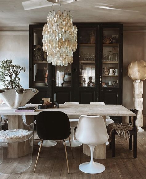 Marie Olsson Nylander, Dining Area Design, Vintage Dining Room, Vintage Inspired Decor, Dining Room Inspiration, Scandinavian Decor, Elegant Homes, Home Fashion, Eclectic Decor