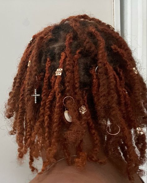 Loc Jewelry Aesthetic, Locs With Shells Jewelry, Starter Locs Aesthetic, Dreads With Jewellery, Sea Shells On Locs, Hair Jewelry Locs, Locs Decoration, Hair Charms Aesthetic, Locs With Gold Accessories