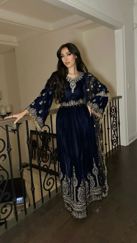 Afghan Wedding Dress, Ootd Party, Cultural Clothes, Afghan Culture, Afghani Clothes, Funny Situations, Desi Dress, Afghan Wedding, Afghan Dress