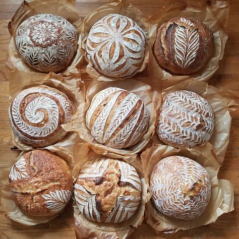 Aesthetic Sourdough Bread, Pretty Sourdough Bread, Round Sourdough Bread Scoring, Homemade Bread Aesthetic, Sourdough Bread Art, Gifting Bread, Sourdough Inspiration, Sourdough Bread Designs, Sourdough Art