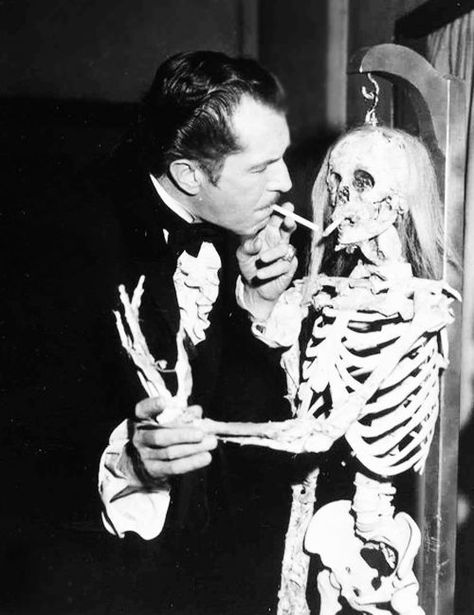 Vincent Price and skeleton lighting cigarette Halloween vintage retro Dylan Moran, The Last Man On Earth, Eartha Kitt, Septième Art, Vincent Price, Mae West, Gene Kelly, Annie Leibovitz, Billie Holiday