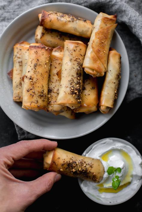 Arabisk Mad, Spring Rolls Recipe, Middle East Food, Middle East Recipes, Spring Roll Recipe, Eastern Cuisine, Appetizer Bites, Lebanese Recipes, Middle Eastern Recipes