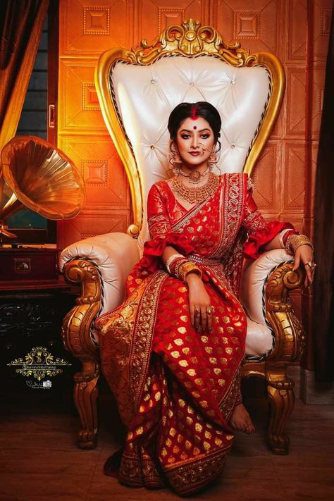 Bengali Bride Traditional Look, Reception Bride Makeup, Sweta Bhattacharya, Indian Wedding Gowns, Bengali Bridal Makeup, Reception Bride, Sarees For Girls, Indian Bridal Photos, Indian Wedding Couple Photography