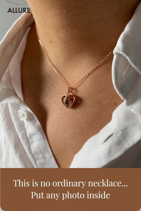 The Photo Projection Necklace is no ordinary necklace. Put any photo inside, just look inside to see it. Necklace With Picture Inside, Necklace With Picture, Photo Projection Necklace, Projection Necklace, Photo Heart, The Photo, A Photo