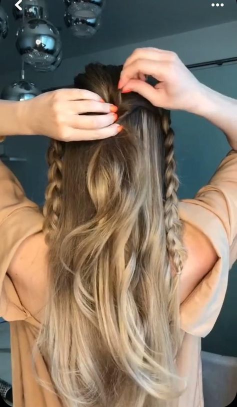 Super cuteeasyboho style half up hair tutorial@hairstyleandbeautyspace hairstyles hair updo boho Half Up Dos For Long Hair Tutorial, Half Styles Hairstyles, Boho Easy Hairstyles, Easy Boho Updo, Easy Half Up Half Down Wedding Hair, Holiday Hair Styles Christmas, Half Up Hair Styles Long Hair, Boho Long Hairstyles, Wedding Half Updos For Long Hair