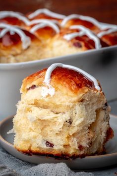 Speciality Breads, Yeast Buns, Easter Buns, Buns Recipe Easy, Cross Buns Recipe, Hot Cross Buns Recipe, Hot Cross Bun, Yeast Breads, Buns Recipe