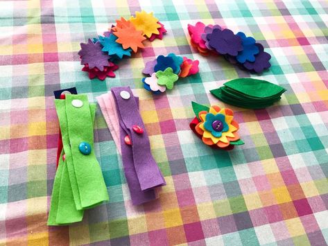 Arabelle's Trolls 6th Birthday Party | CatchMyParty.com Hug Time Bracelet, Trolls Hug Time Bracelet, Diy Hug Time Bracelet Trolls, Trolls Birthday Activities, Trolls Centerpieces Ideas Diy, Trolls Craft Ideas, Trolls Birthday Party Activities, Trolls Pool Party, Trolls Party Activities