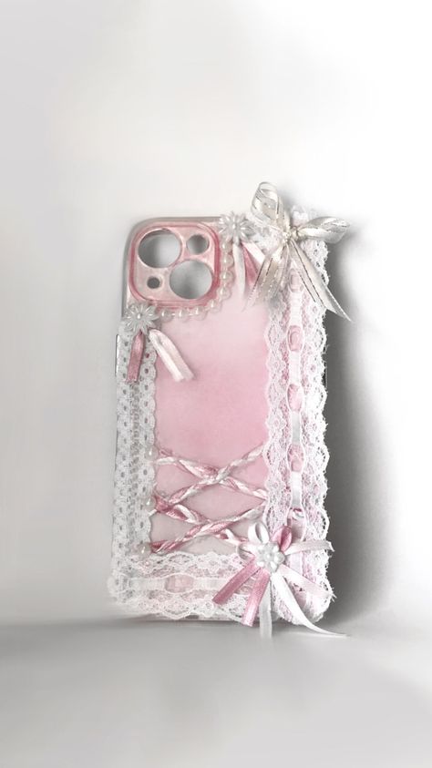 Jirai Kei Phone Case, Decorating Phone Case, Lace Phone Case, Decoden Ideas, Phone Case Deco, Decoden Case, Hand Knitting Diy, Cream Glue, Handmade Phone Case