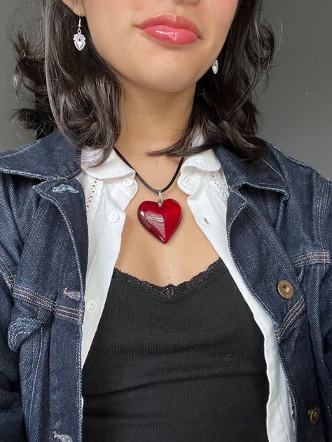 Red Jewlrey Aesthetic, Chunky Heart Necklace Outfit, Red Heart Necklace Outfit, Heart Necklace Outfit, Red Details, Experimental Outfits, Red Necklace Outfit, Red Heart Necklace, Necklace Outfit