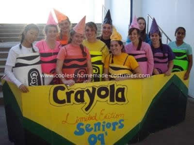 Homemade Box of Crayons Group Costume: In our high school, it’s a tradition for all and only the seniors to dress up for Halloween. My friends and I decided we wanted something different but Crayon Halloween Costume Group, Crayon Box Trunk Or Treat, Crayon Costumes, Crayon Halloween Costume, Boxing Halloween Costume, Halloween Crayons, The Day The Crayons Quit, Day The Crayons Quit, Crayon Costume