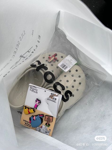 Crocs Platforms, Crocs Platform Clog, Crocs Aesthetic, Buddha Background, Cute Uggs, Crocs Fashion, Bf Gifts, 2000s Nostalgia, Story Ideas Pictures