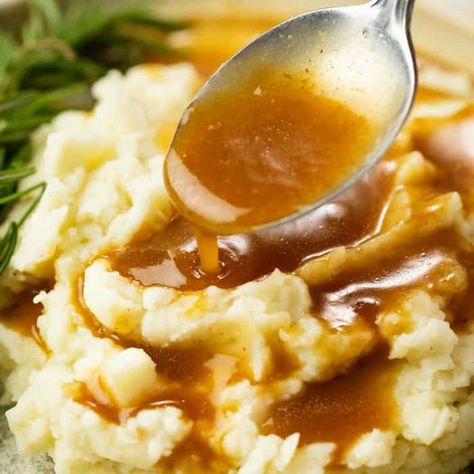 Brown Gravy Recipe Easy Beef Gravy Recipe, Gravy Recipe No Drippings, Brown Gravy Recipe Easy, Beef Gravy Recipe, Easy Brown Gravy, Homemade Brown Gravy, Mashed Potatoes Gravy, Make Mashed Potatoes, Homemade Gravy Recipe