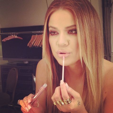 xo // Khloe Kardashian Khloe Kardashian Photos, Khloe K, Kloe Kardashian, Kardashian Photos, Kardashian Kollection, Zooey Deschanel, Kardashian Style, Kris Jenner, Kardashian Jenner