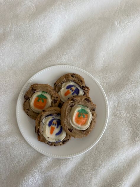 Halloween Cookies Aesthetic, Cookies Pillsbury, Pillsbury Halloween Cookies, Pillsbury Cookies, Fall Szn, Cookies Pumpkin, Homemade Recipe Books, Ghost Cookies, Rockstar Girlfriend