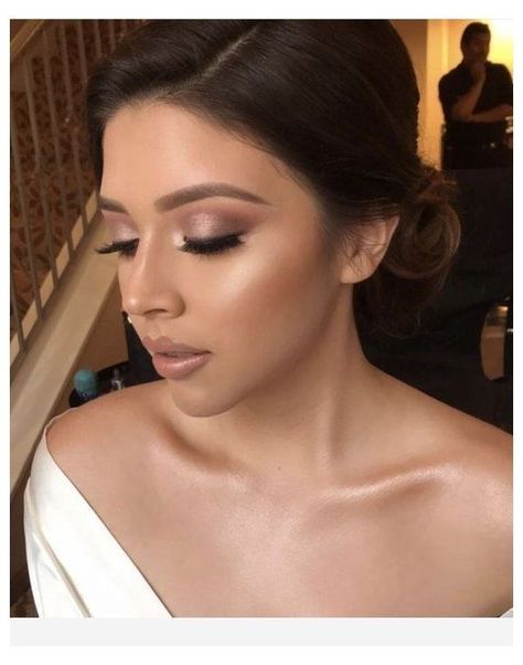 Would be a good daytime look (if you dont want to do a pop of color) Easy Wedding Makeup, Pretty Wedding Makeup, Brides Makeup, Hairstyles For Indian Wedding, Wedding Makeup Ideas, Wedding Makeup Bride, Wedding Hairstyles And Makeup, Indian Wedding Makeup, Winter Wedding Hair