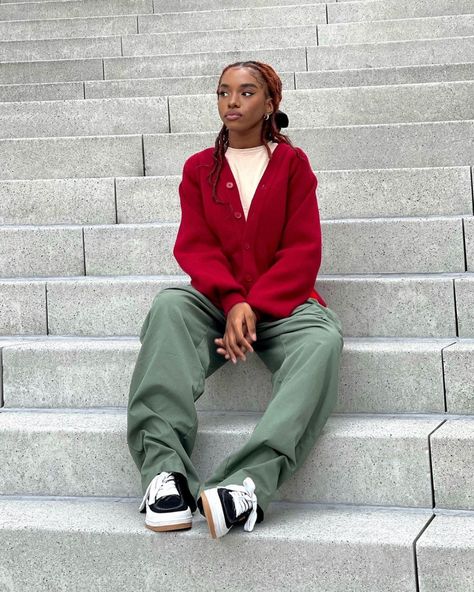 Cardigan 90s Outfit, Edgy Comfy Outfits Plus Size, Earthy Tomboy Outfits, Modest Lookbook Outfits, Dressy Causal Outfits, Housewarming Outfit Ideas, Street Wear Black Woman, Valentine’s Day Fits, Hipster Winter Outfits