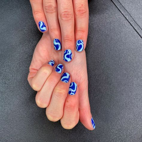 Short nails with gel polish - dark blue gel polish and light blue gel polish with a groovy/ wavy design . Using bio seaweed gel marine and OPI it’s a boy! Wavy Blue Nails, Blue Wavy Nails, Wavy Nails, Groovy Nails, Nails Toes, Beauty Tricks, Nails On Fleek, Nails Nails, Blue Nails