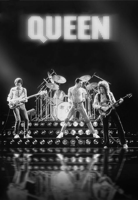 Q⃟U⃟E⃟E⃟N⃟ Queen On Stage, Roger Taylor, Queen Freddie Mercury, John Deacon, Brian May, Rock N’roll, Queen Band, Killer Queen, I'm With The Band