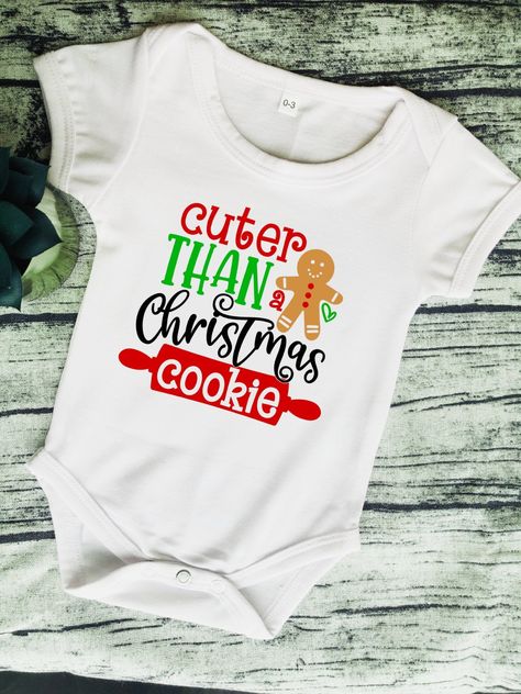 Cricut Baby Onesie Christmas, Christmas Onsies Baby, Christmas Baby Onesie, Clothes With Quotes, Baby Christmas Shirt, Gingerbread Baby, Christmas Bodysuit, Baby Christmas Photos, Christmas Tee Shirts