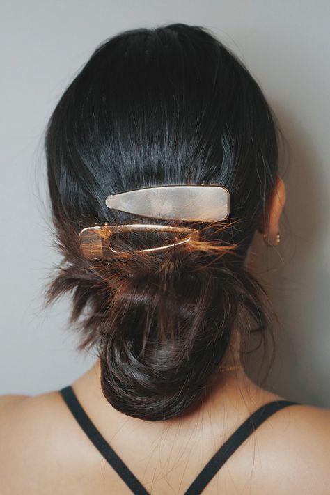 How To Wear Barrettes With Long Hair, How To Wear A Barrette, How To Wear Barrettes, How To Style Barrettes, Barettes Hairstyles, Hair Barrettes Hairstyles, Barrette Hairstyles, Hair 2022, Hair Updo