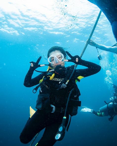 Scuba Aesthetic, Scuba Diving Aesthetic, Marine Aesthetic, Diving Aesthetic, Oceanography Marine Biology, Scuba Girl, Travel Pictures Poses, Scuba Dive, Adventure Aesthetic