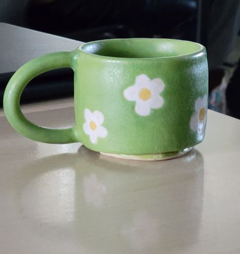 Green Mugs Aesthetic, Mug Painting Ideas Flowers, Pottery Painting Green, Green Pottery Painting, Color Me Mine Mug, Color Me Mine Ideas Mugs, Pintar Tazas Ceramica Ideas, Glaze Inspiration, Secret Secret