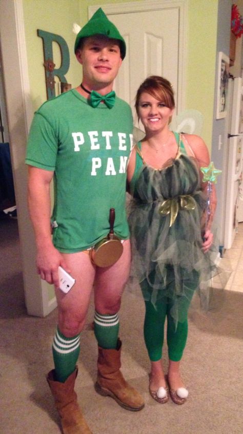 "Peter" pan and tinker bell couples Halloween costume :) Scream Couple, Disfraz Peter Pan, Diy Couples Halloween Costumes, Peter Pan Halloween Costumes, Peter Pan Halloween, Halloween Costumes For Adults, Peter Pan Costume, Halloween Costumes Diy Couples, Couples Halloween Costumes